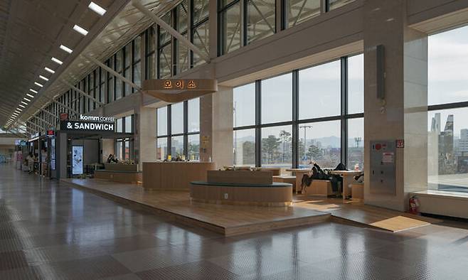 대구 동구 대구공항 대합실.