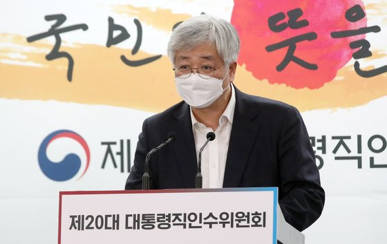 심교언 대통령직인수위원회 부동산TF 팀장이 29일 오후 서울 종로구 통의동 대통령직인수위원회에서 브리핑하고 있다. 인수위사진기자단