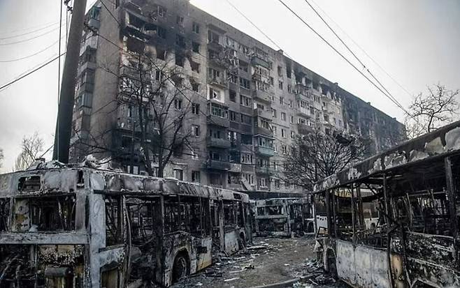 러시아의 침공으로 완전히 파괴된 우크라이나의 아파트