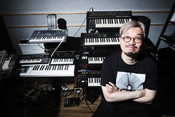 아이돌 그룹 방탄소년단(BTS)를 만들어 낸 프로듀서 피독(Pdogg). BTS 멤버들은 "피독이 BTS를 만들었다"고 말한다. 사진은 2017년 서울 논현동 작업실에서 인터뷰를 위해 포즈를 취한 모습. 김경록 기자