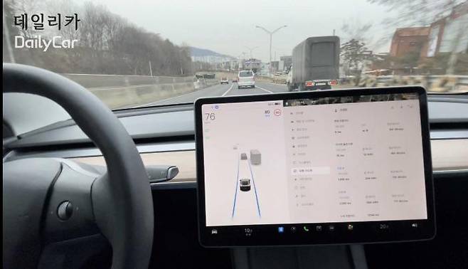 테슬라 모델3로 개선된 오토파일럿(2022.4 버전) 사용하는 모습
