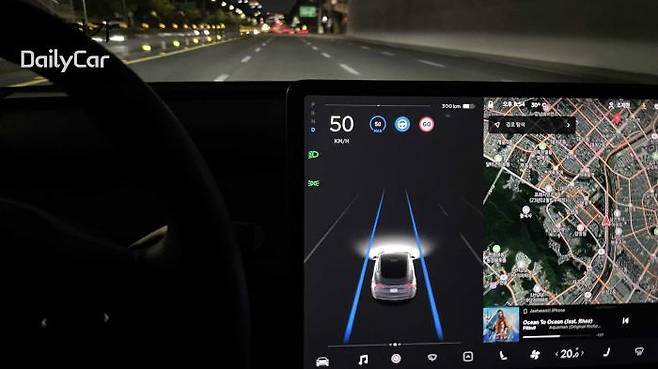 오토파일럿이 실행중인 테슬라 모델 3