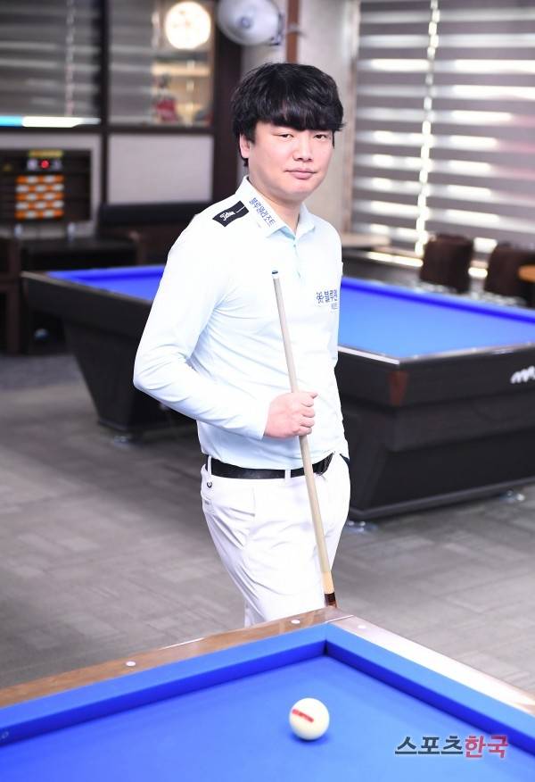 당구선수 강민구가 29일 충북 청주시 오창읍 죽빵당구클럽에서 스포츠한국과 인터뷰를 갖고 있다.ⓒ이혜영 기자 lhy@hankooki.com