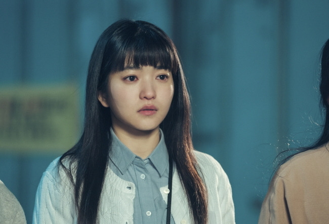 Twenty five Twinty one released Last Watch Point # 3.TVNs Saturday drama Twenty Five Twenty One (played by Kwon Do-eun/directed by Jung Ji-hyun and produced by Kim Seung-ho/produced Hwa-An-Dam Pictures) is a drama depicting the wandering and growth of youths who were deprived of their dreams in the 1998 era.The narrative of flame youths who stimulate emotions with coolness and empathy, and the perfect customization of actors such as Kim Tae-ri - Nam Ju-hyuk - Kim Ji-yeon (Bona) - Choi Hyun-wook - Lee Joo-myeong, combined with the perfect customization of Youth Kemi, I realized my untouchable grip.In particular, the last broadcast showed the Fencing Empress Na Hee-ri and UBS news anchor Lee Jin (Nam Joo-hyuk), who won gold medals for the third consecutive time in 2009, conducting an interview, raising expectations for the final ending.I looked at three points of last-minute observation that I can not miss what the sweet daily life of Na Hee-do, Lee Jin, and Baekdo Couple, who became lovers, will be.# Lee Jin, Na Hee-do, scene of Bosingak in 2001In the 15th episode to be broadcast on the 2nd (Today), the monumental moment of 2001, which finally became the Twenty Five back Lee Jin and Twenty Hana Na Hee-do, is being captured, causing anticipation and excitement.Following the millennium in 2000, when the century changed, it also included Na Hee-do and Lee Jin, who welcomed the Bosingak bell again.In the open steel, Lee Jin vividly conveys the situation of the Bosingak bell scene in 2001, and then heads to the beautiful night view with Na Hee-do waiting for them, and faces each other with sparkling eyes.Following the start of the countdown, the bells of Bosingak are ringing, and attention is focused on how the two people who open a new year with a happy expression will be drawn.# Na Hee-do, I witnessed the reporting scene of the back Lee Jin with my eyes and stopped as it was.# Lee Jin, Na Hee, a blanket hug accompanied by support and comfort for each otherNa Hee-do and Lee Jin have been growing together with each other every time they face frustration, giving heartfelt support and echoing comfort to each other.When they faced misunderstandings and conflicts, when they were suffering from self-defeating, they exchanged encouragement and raised each other and experienced miracles that occurred.In the meantime, Na Hee-do and Lee Jin are lying down and delivering support from the deepest cheers, making the viewers warm.From deep trust and faith, the words of comfort with love are paying attention to what it will be.