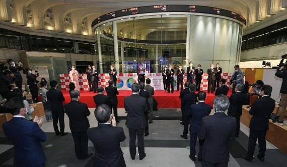 지난 1월 4일 일본 도쿄 증권거래소 새해 첫 장 개장 기념식 장면. AP뉴시스