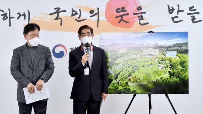 김용현 전 합참 작전본부장이 대통령 집무실 용산 이전 계획을 설명하고 있다
