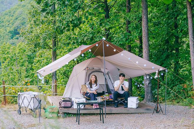 JTBC '기상청 사람들' 속 양평설매재자연휴양림. 두 주인공이 사람들의 시선을 피해 교외 데이트를 즐기던 장소다. 사진 엔피오엔터테인먼트, SLL