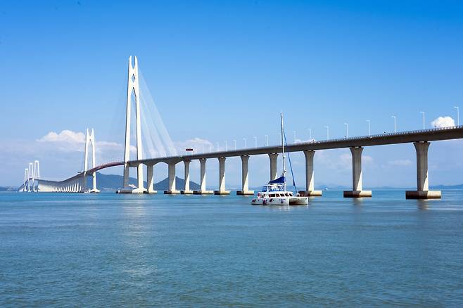 신안 1004 요트 투어. 천사대교 남단 오도선착장에서 하루 7번 관광용 요트가 출항한다. 백종현 기자