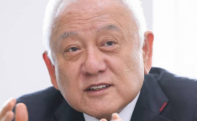 김한길 국민통합위원장     (서울=연합뉴스) 김도훈 기자 = 대통령직인수위원회 김한길 국민통합위원장이 6일 오전 서울 종로구 삼청동 인수위에서 연합뉴스와 인터뷰를 하고 있다. 2022.4.7 superdoo82@yna.co.kr
(끝)