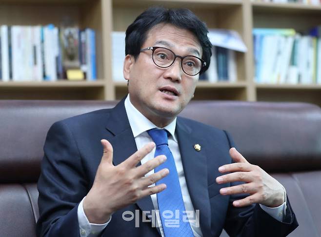 안민석 더불어민주당 의원이 6일 오후 서울 여의도 국회 의원회관에서 이데일리와 인터뷰를 하고 있다. (사진= 노진환 기자)
