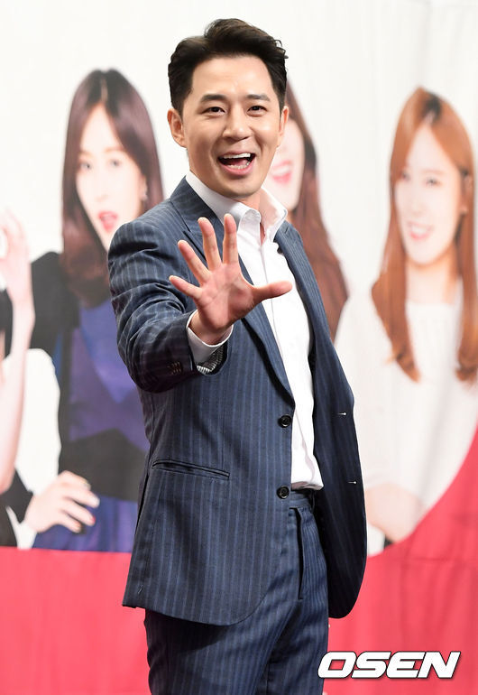 Broadcaster Boom joins the ranks of out-of-stocksBoom will post a wedding ceremony with a non-entertainment bride at a place in Seoul on September 9.On this day, Wedding ceremony invites only acquaintances close to both parents and proceeds privately.Boom announced his marriage news on the 10th of last month and expressed his feelings to the fan cafe.I will show you how happy a couple are in the future, as it is a marriage at a late age, and a good husband who can take care of and hug his family and wife, Boom said.Booms Wedding ceremony is going private but it looks set to be a venue for the festival.Boom said on the radio program on July 7 that he will be the Wedding ceremony celebration by Lim Young-woong, K.Will and Lee Chan One.Also, the society is seen by actor Lee Dong-wook, and the weekly comedian Lee Kyung-gyu.Boom was proposed to the bride-to-be two weeks ago.I looked for many ways, but I thought the most classic was the best proposal, he said.I made a flower path and was in the last heart, and I cried more than the bride, Boom said.K.Will did the radio DJ for me when I was confirmed to be Corona, and I really like it personally, Boom said of the celebrations, including K.Will, Lim Young-woong, and Lee Chan One. I will sing for him, and I will attend as a special celebration.Meanwhile, Boom made his debut with Keys first album Key in 1997.Boom, who has since turned to MC, is currently working on TVN Amazing Saturday, MBC Good to Fight, TV Chosun Good Night, Song by the State, Fornari Academy and Mnet TMI SHOW.