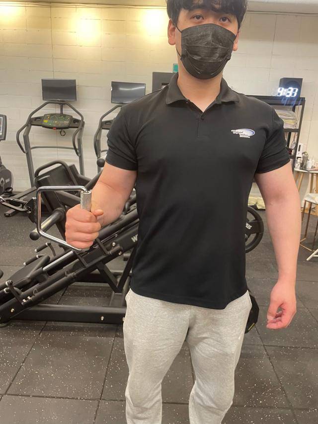 견갑하근 강화 운동. 비욘드 피트니스 제공