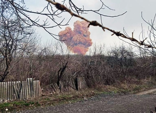 러시아군은 지난 5일에도 우크라이나 루한스크주 루비즈네시 질산탱크를 폭파한 바 있다.