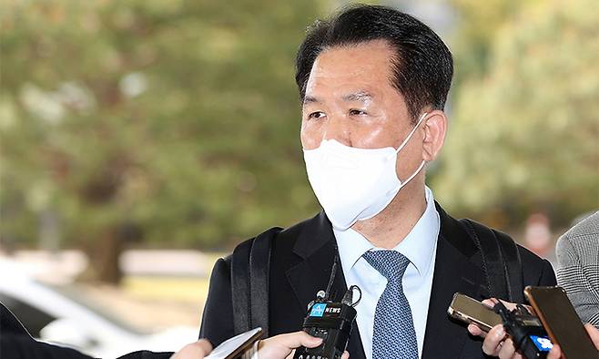 11일 대검찰청에서 전국지검장 회의에 참석하는 노정환 대전지검장이 기자들의 질문에 답하고 있다. 연합뉴스