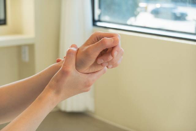 손에도 각종 질환이 생길 수 있다./사진=클립아트코리아