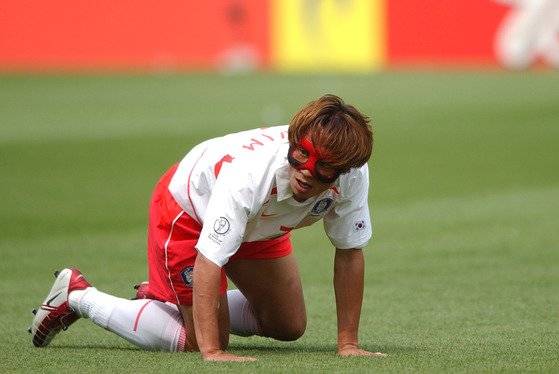 김태영은 코뼈 골절에도 마스크를 쓰고 뛰는 부상 투혼을 펼쳤다. [중앙포토]