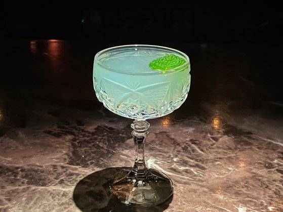 도수 17.14%, 독한 허브향과 알코올 그리고 뒤에 따라오는 상쾌한 민트향의 '더 사우스사이드'. 사진 김형규