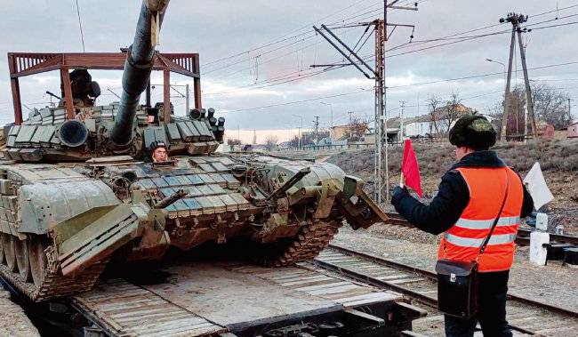 ‘슬랫 아머’(철망형 장갑)를 부착한 러시아군 전차. [뉴시스]