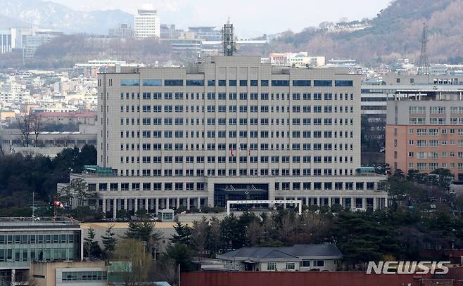 [서울=뉴시스] 추상철 기자 = 윤석열 대통령 당선인이 대통령 집무실을 용산 국방부 청사로 이전한다고 발표한 20일 오후 서울 용산구 국방부청사가 보이고 있다. 2022.03.20. scchoo@newsis.com
