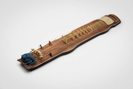 개량 거문고. 사진 국립국악원