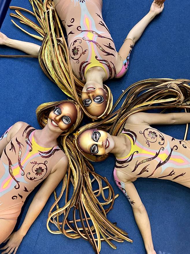 홍연진과 ‘태양의 서커스’(Cirque du Soleil) 단원들 [홍연진 제공]