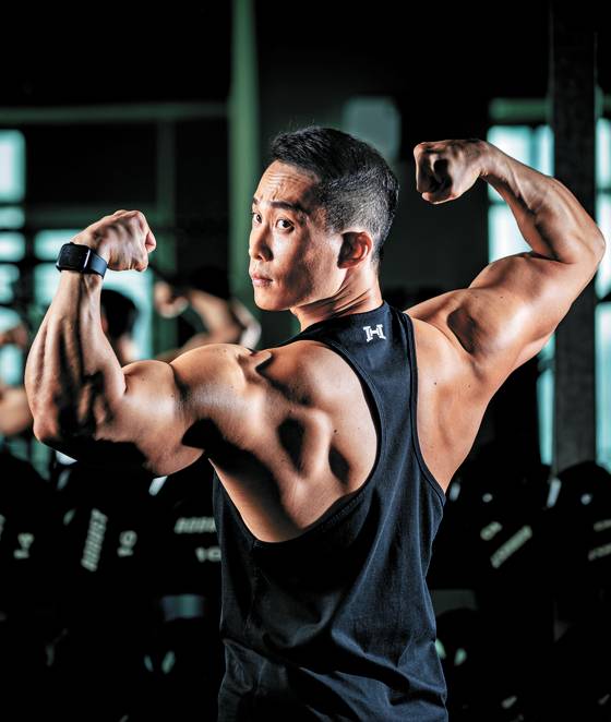 경기도 수원에 있는 스포인 피트니스센터에서 몸을 만들고 있는 설기관 선수는 “오른쪽 어깨 수술로 한동안 쉬는 바람에 현재 몸은 전성기의 60% 정도”라고 말했다. 전민규 기자