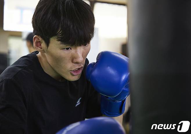 국가대표 최민수 선수가 김포시 복싱체육관에서 연습을 하고 있다. / 뉴스1
