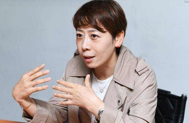 각기 다른 장애를 가진 20~30대 4인방이 출연하는 토크쇼 EBS '세상을 비집고'를 연출한 최복희 PD가 25일 오후 영등포구 콘텐츠상상악단 사무실에서 본보의 인터뷰에 응하고 있다. 김하겸 인턴기자
