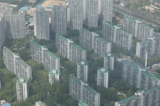 서울 송파구 롯데월드타워 전망대 서울스카이에서 바라본 송파·강남 일대 아파트 단지. 연합뉴스