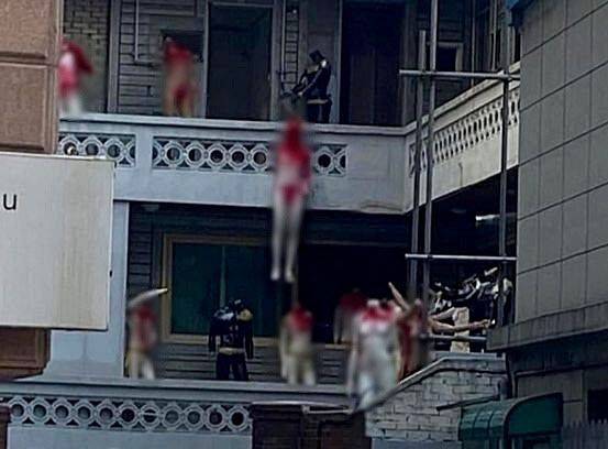 서울 금천구의 한 다세대주택 건물주가 주민과의 마찰에 항의하는 뜻으로 설치한 마네킹들. 현재는 자진철거됐다./온라인 커뮤니티