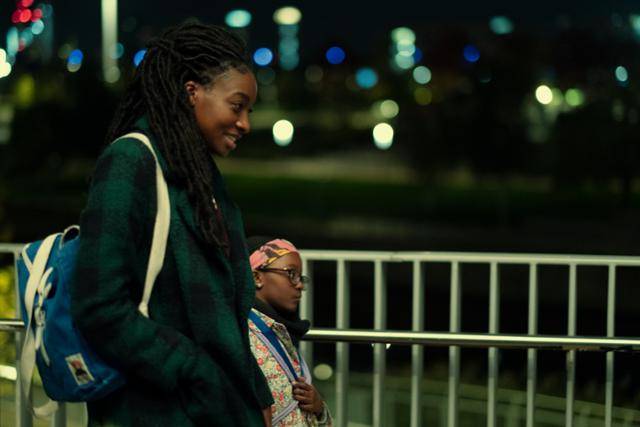 런던 이민자들은 아이 교육을 통해 새 삶을 꾀하나 가난과 차별의 벽을 넘기가 쉽지 않다. 넷플릭스 제공