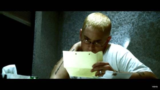 K팝 스탠의 어원인 에미넴 '스탠' 뮤직비디오(2002). 극성팬과 스타의 관계에 대한 내용이다. [에미넴 유튜브 채널]