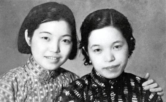 삼청단 간부훈련원 시절 모친과 함께한 장야뤄(왼쪽). [사진 김명호]