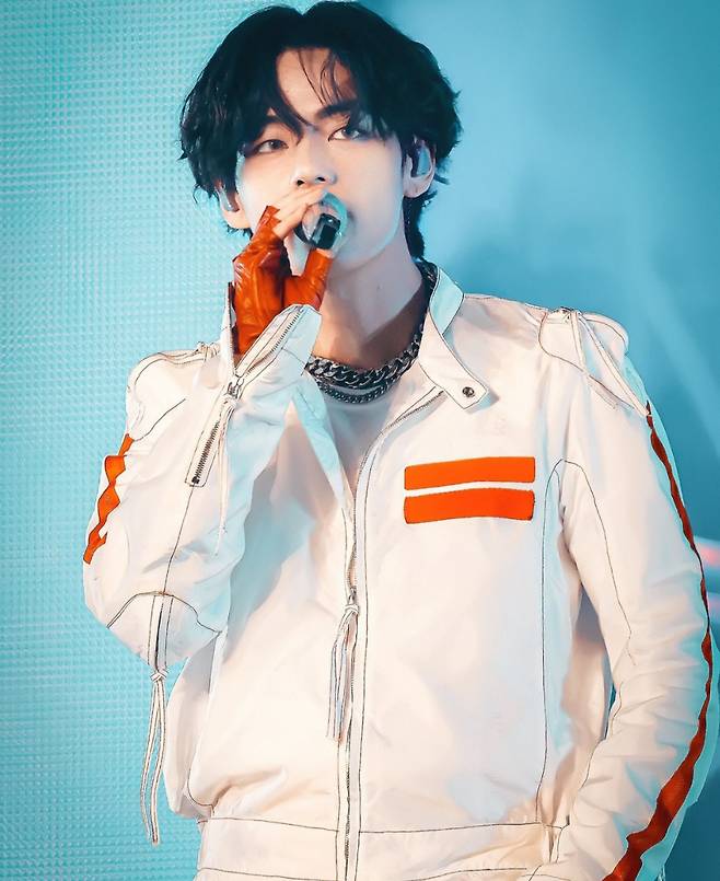 '無敵' 방탄소년단 뷔, 日네한 56주 연속 1위..열도 '인기 No.1'