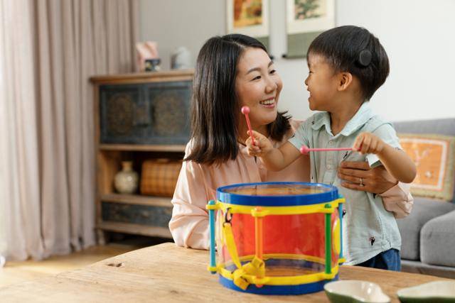 아이는 귀 뒤쪽에 인공와우를 착용했지만 잘 보이지 않는다. 코클리어코리아 제공