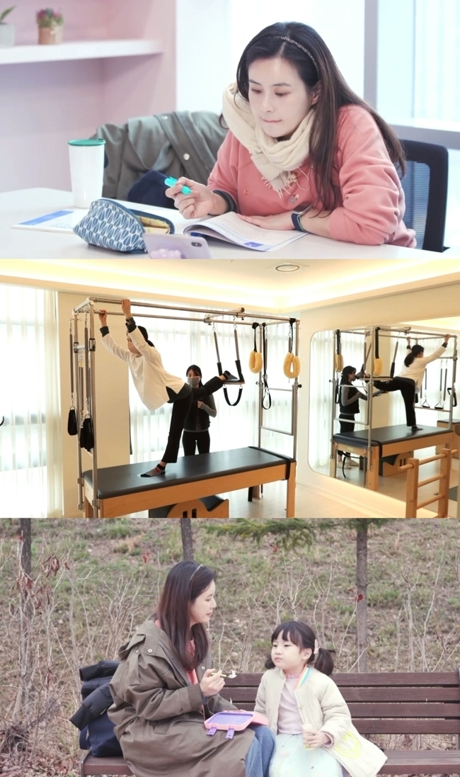 Choi Jung-yoon, a single mom, will be on the show with her seven-year-old daughter as a guest on the second episode of Beauty.The actor Choi Jung-yoon will appear on the second episode of Beauty, and she will reveal every secret to keeping her beauty in a busy day with work and parenting, said the production team of K-STAR Beauty on May 4.Choi Jung-yoon, who was called the chaebols daughter-in-law in 2011 when she married Yoon Tae-joon, the eldest son of a vice chairman of a large company and a member of the group Eagle Five, gave birth to her first daughter in November 2016.However, he said he was going through a divorce process at the end of last year, and became a single mom who raised her daughter alone.Choi Jung-yoon, a single mom and working mom, showed off his daily life in parallel with self-management and parenting by splitting time in a minute and a second at the Beauty.Choi Jung-youngs Beauty Tip, which does not neglect itself as an actor because it is busy, and keeps itself unfazed, will be a great help for everyone who is chased by time, the production team said.Choi Jung-yoon not only manages to maintain her hot-day beauty, but also provides her parenting know-how for her seven-year-old daughter.