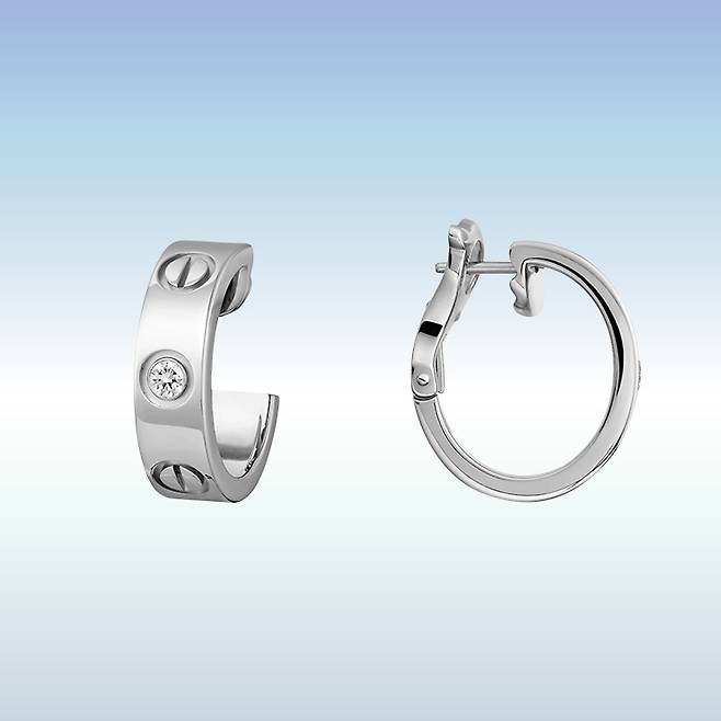 러브 이어링 6백90만원 까르띠에.