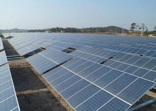 태양광 발전에 쓰이는 태양광 패널.