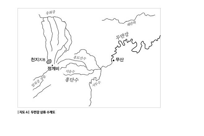 한국과 중국의 두만강 국경 획정 과정에서 쟁점이 된 것은 애초 두만강의 수원으로 표시된 정계비와 두만강 사이를 잇는 여러 물줄기 중 어떤 것을 국경으로 정할 것인지의 문제였다. 1887년 조선과 청나라의 2차 국경회담에서 조선은 두만강의 가장 북쪽 물줄기인 ‘홍토산수’를, 청은 남쪽 ‘홍단수’를 주장하다가 가운데 물줄기인 ‘석을수’를 타협안으로 제시했으나 조선의 거부로 합의에 이르지 못했다. 1909년 청·일간의 이른바 ‘간도협약’에서 청의 타협안인 ‘석을수’를 일본이 만주의 이권을 보장받는 대가로 받아들이며 경계가 획정됐다. 너머북스 제공