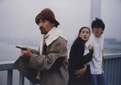 영화 '고래사냥2'에서 안성기, 손창민과 함께 출연한 강수연. 한국일보 자료사진