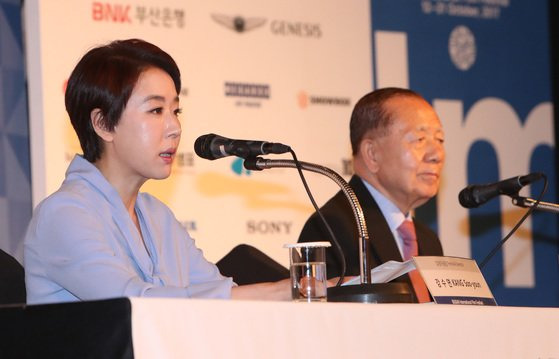 고(故) 강수연씨와 김동호 강릉국제영화제 이사장(전 부산국제영화제 이사장). 송봉근 기자