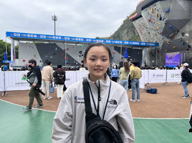 인터뷰 후 서채현이 포즈를 취하고 있다. 중랑구 | 강예진기자