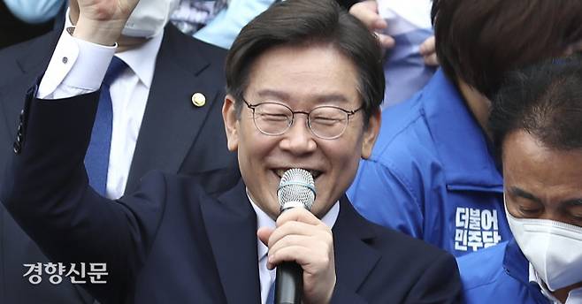 이재명 전 경기지사가 지난 8일 인천시 계양산 야외공연장에서 기자회견을 열고 6.1 보궐선거 계양을 지역구에 출마를 공식 선언했다. / 국회사진기자단