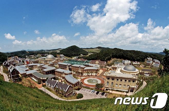 경기도평생교육진흥원 경기미래교육 파주캠퍼스는 오는 12일부터 15일까지 도민의 평화 감수성 함양과 평화문화 창출을 위한 ‘평화교육 시민대학’ 운영기관을 공모한다고 밝혔다.(경기도 제공) © News1 진현권 기자