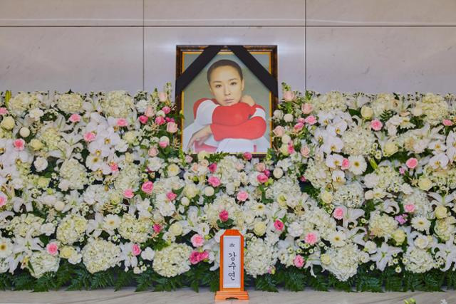 한국 영화의 큰 별 고 강수연의 빈소가 8일 서울 강남구 삼성서울병원 장례식장에 차려져 있다. 강수연 배우 장례위원회 제공