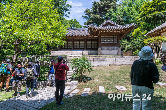 제20대 윤석열 대통령의 취임식일인 10일 오후 서울 종로구 청와대 경내 문화유산인 침류각 모습. [사진=인수위사진기자단]