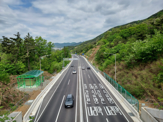 지난 9일 대구 4차 순환도로 동구 봉무동 일대 도로를 차량이 달리고 있다.