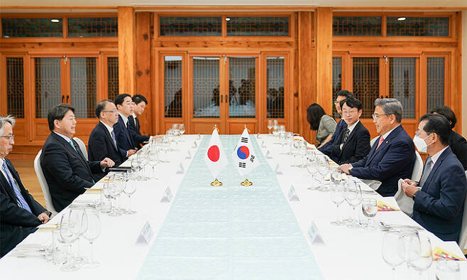 박진 외교부 장관 후보자(오른쪽 두번째)는 9일 서울에서 하야시 요시마사 일본 외무상과 회담했다. 외교부 제공