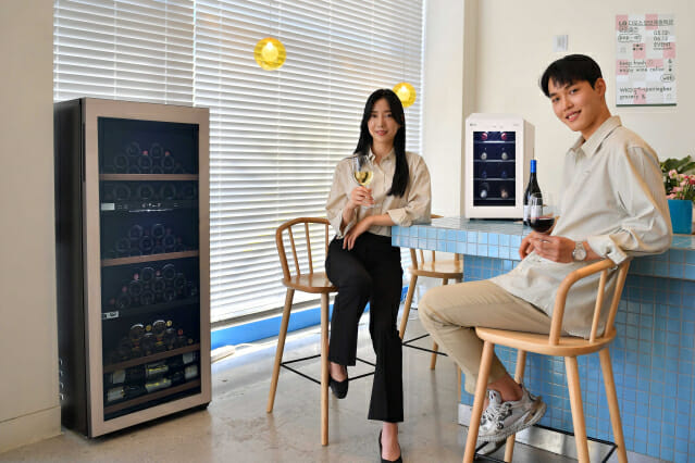 LG전자가 서울시 성수동에 위치한 팝업스토어 '위키드와이프'에서 'LG 디오스 오브제컬렉션 와인셀러' 5종을 선보인다. (왼쪽부터) 121병, 8병 용량의 와인셀러(사진=LG전자)