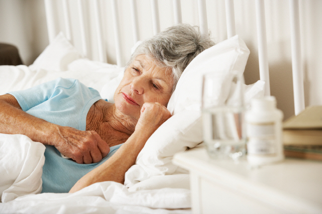 노인이 되면 각종 원인으로 인한 수면장애를 겪기 쉽다./사진=클립아트코리아